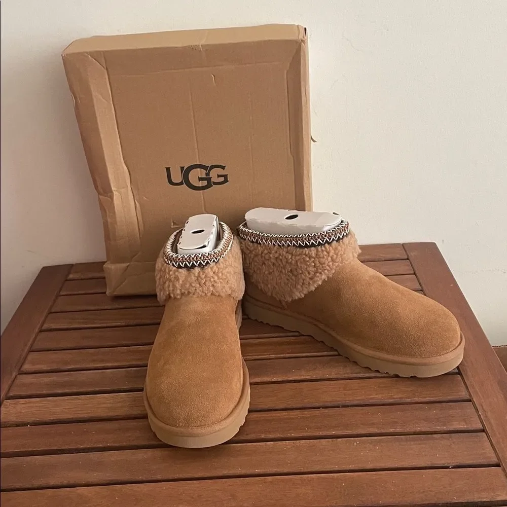 UGG  Classic Ultra Mini Maxi Curly Booties Chestnut USA Women Size 9/UK 7/EU 40